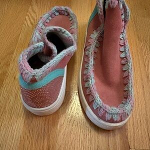Women’s MOU Casual Slip-On Sneakers in Pink with Teal Accent